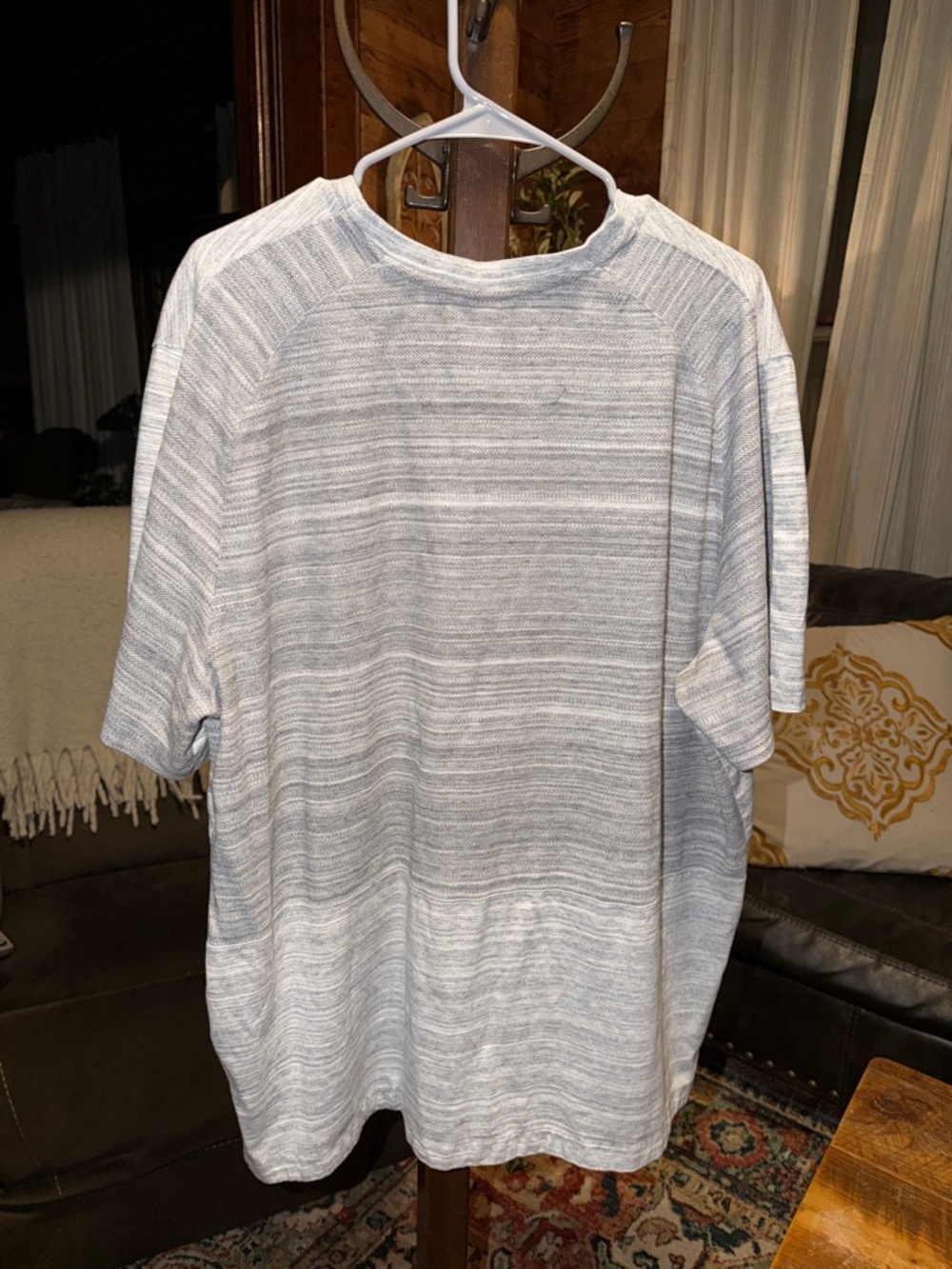 Nike Light Heather Gray Short-Sleeve Crewneck Tee - Picture 3 of 3
